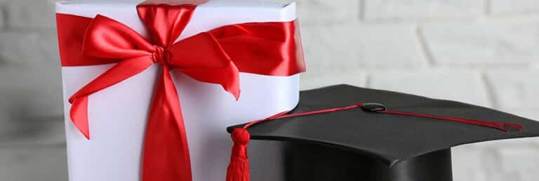 Cosa Si Regala A Un Laureato Cosa regalare per una laurea: 21 idee di regali originali