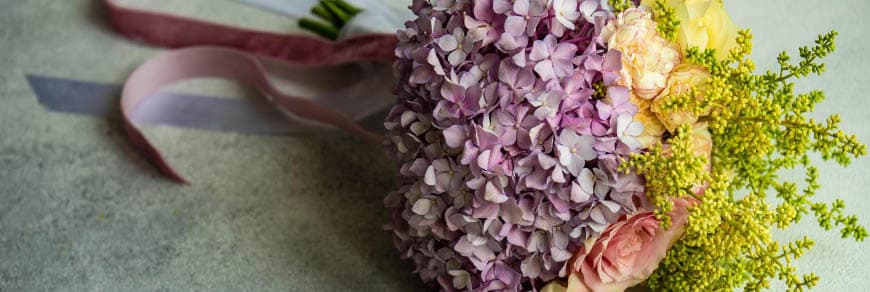 Bouquet sposa ortensie per un matrimonio romantico
