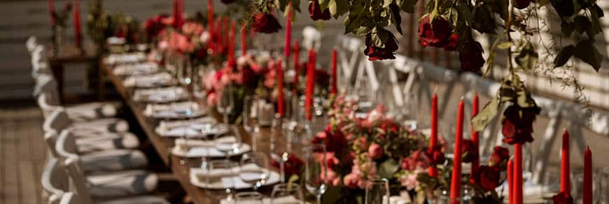 Allestire la tavola per un matrimonio in giardino